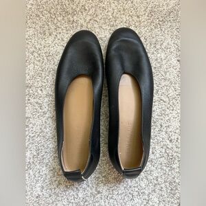 Everlane Black Flats Timeless Comfort and Style